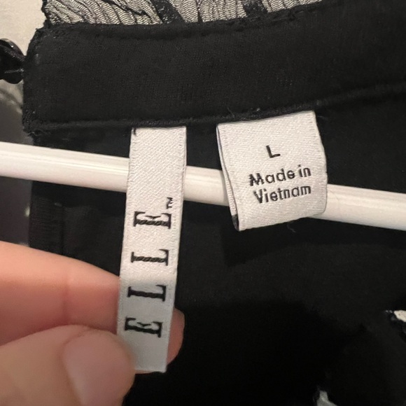 Elle top size large - Picture 2 of 14